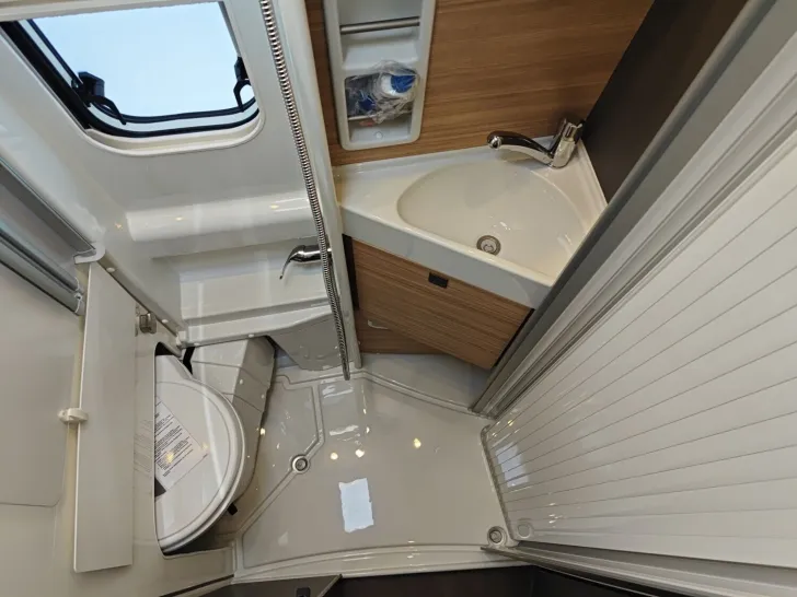 Fahrzeugbild Malibu Van first class - two rooms 640 LE RB GT skyview #14