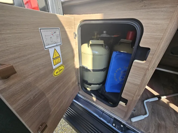 Fahrzeugbild Carado pro CV 600 9G-Autom.|Solar|AHK|Combi6E|Batt190Ah #13