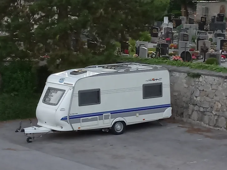 Fahrzeugbild Hobby De Luxe 450 UF Sehr gut ausgestatte #1