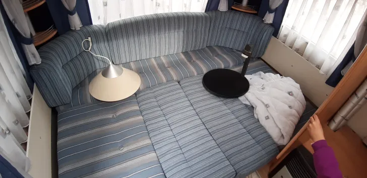 Fahrzeugbild Hobby De Luxe 450 UF Sehr gut ausgestatte #7