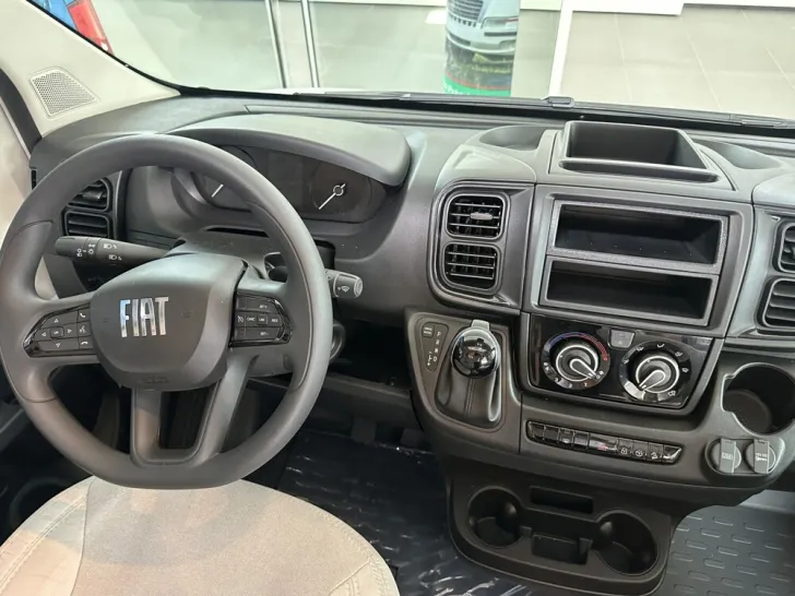 Fahrzeugbild LMC Innovan 640 #9