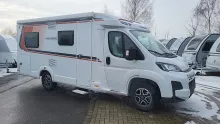 Schräg Vorne Weinsberg CaraCompact 600 MF EDITION [PEPPER] Automatik/140 PS