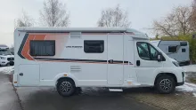 Seitlich Weinsberg CaraCompact 600 MF EDITION [PEPPER] Automatik/140 PS