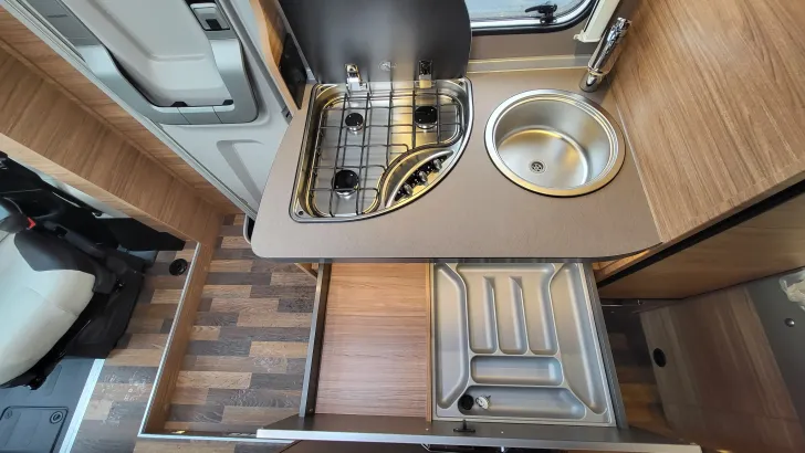 Küchen Weinsberg CaraCompact 600 MF EDITION [PEPPER] Automatik/140 PS
