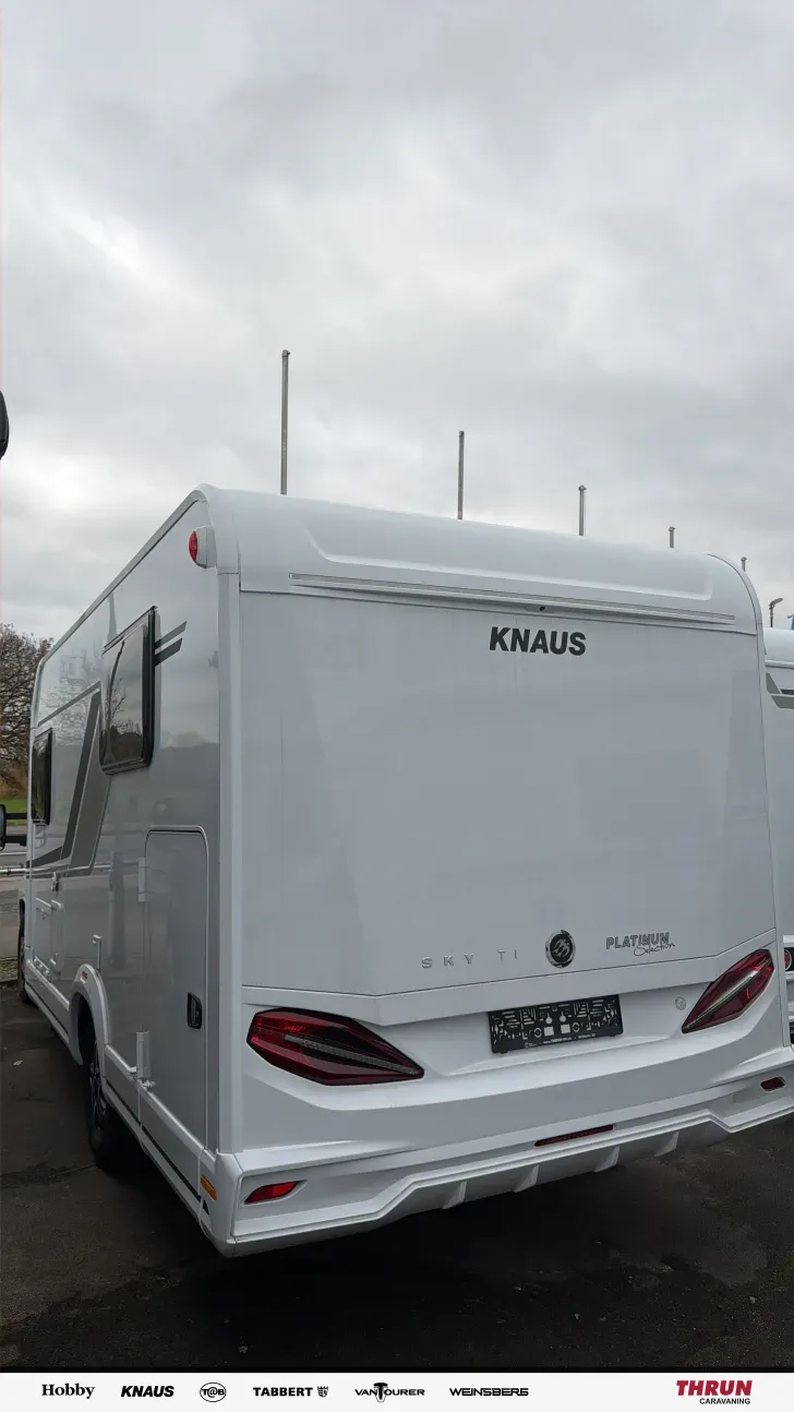 Schräg Hinten Knaus Sky TI 650 MEG Zustand sehr gut