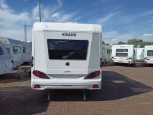 Frontal Hinten Knaus Azur 500 FU mit Dachklimaanlage