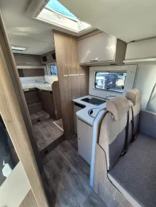 Fahrzeugbild Carado T447 pro+ *LED*Hubbett*180PS* #16