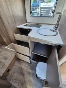 Fahrzeugbild Carado T447 pro+ *LED*Hubbett*180PS* #18