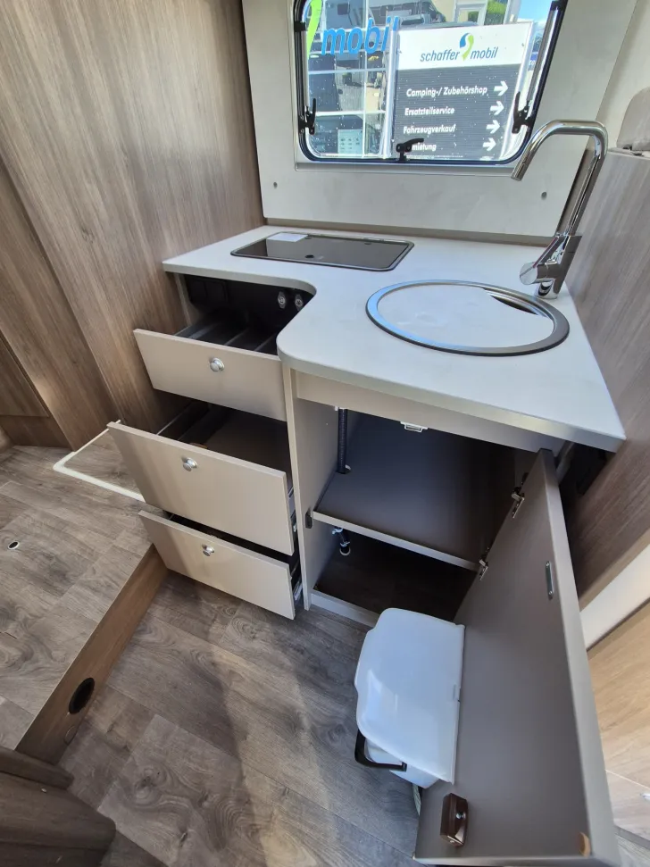 Fahrzeugbild Carado T447 pro+ *LED*Hubbett*180PS* #18