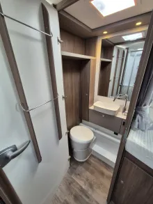 Fahrzeugbild Carado T447 pro+ *LED*Hubbett*180PS* #25