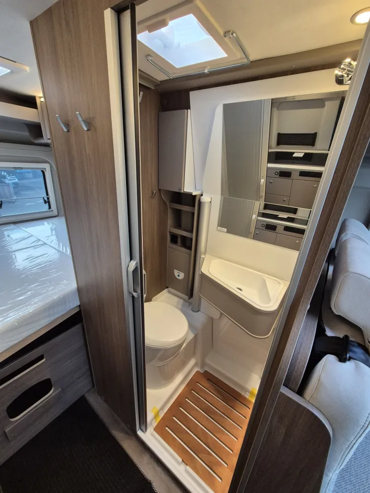 Fahrzeugbild Carado CV600 PRO+*Automatik*Schwenkbad* #21