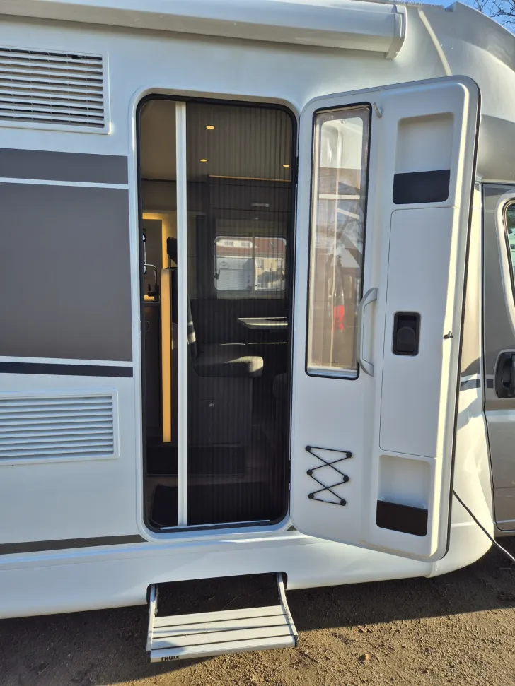 Fahrzeugbild Carado T447 pro+ *Hubbett*Bettumb.*Vorber.-Solar/RFK* #8