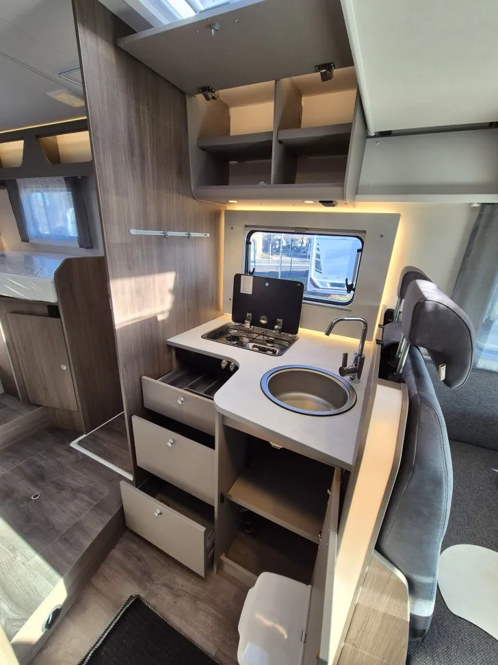 Fahrzeugbild Carado T447 pro+ *Hubbett*Bettumb.*Vorber.-Solar/RFK* #27