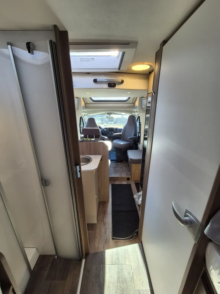 Fahrzeugbild Carado T447 pro+ *Hubbett*Bettumb.*Vorber.-Solar/RFK* #40