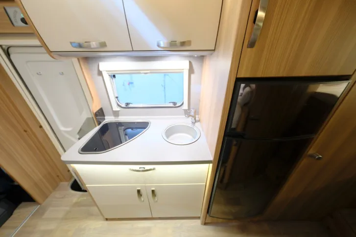 Fahrzeugbild Weinsberg Cara Home 700 DG/Festbett/Garage/Tempomat #14