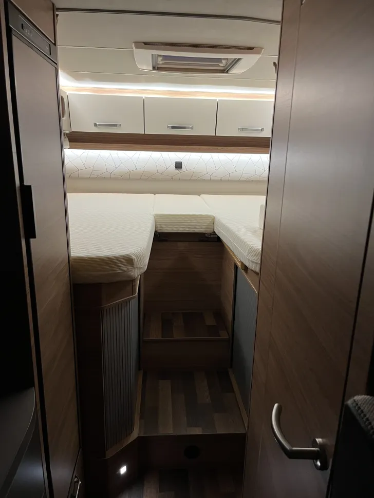Fahrzeugbild Weinsberg CaraCompact 640 MEG Suite EDITION [PEPPER] #8