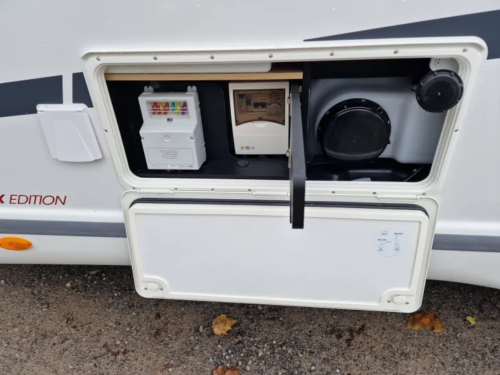 Fahrzeugbild Challenger 337 Break Edition Hubbett + Arctic #5