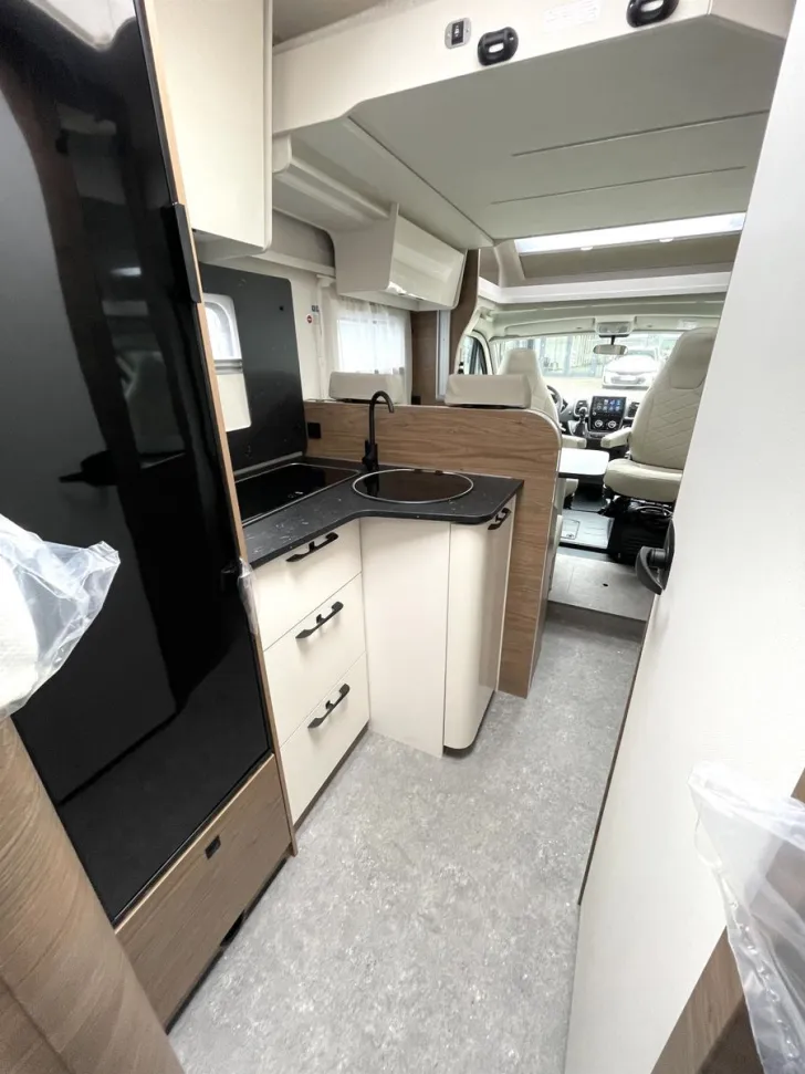 Fahrzeugbild Corigon Advanced T 700 S Autom. Lithium Hubbett 2xSolar #12