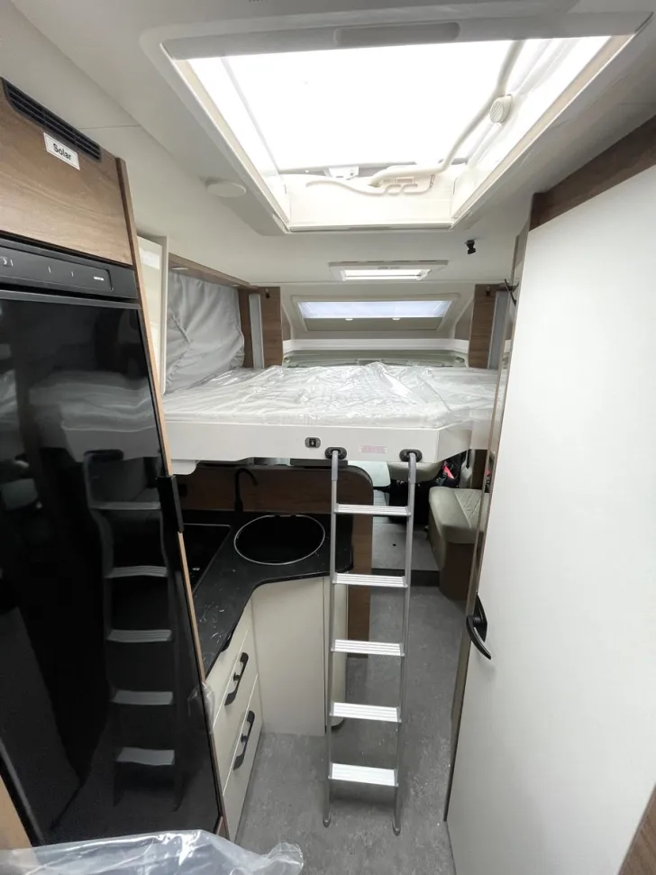 Fahrzeugbild Corigon Advanced T 700 S Autom. Lithium Hubbett 2xSolar #15