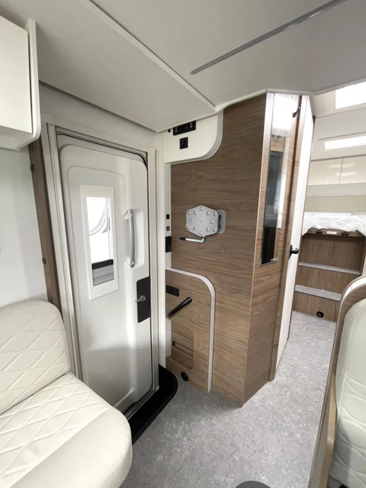 Fahrzeugbild Corigon Advanced T 700 S Autom. Lithium Hubbett 2xSolar #16