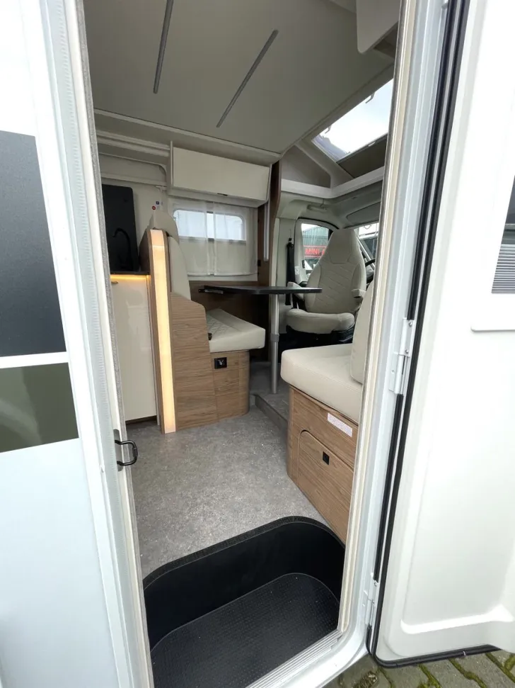 Fahrzeugbild Corigon Advanced T 700 S Autom. Lithium Hubbett 2xSolar #18