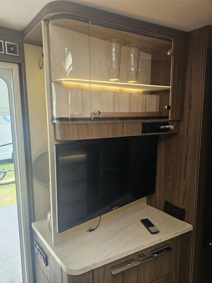 Fahrzeugbild Hymer Eriba Nova S 620 Neuwertig #4