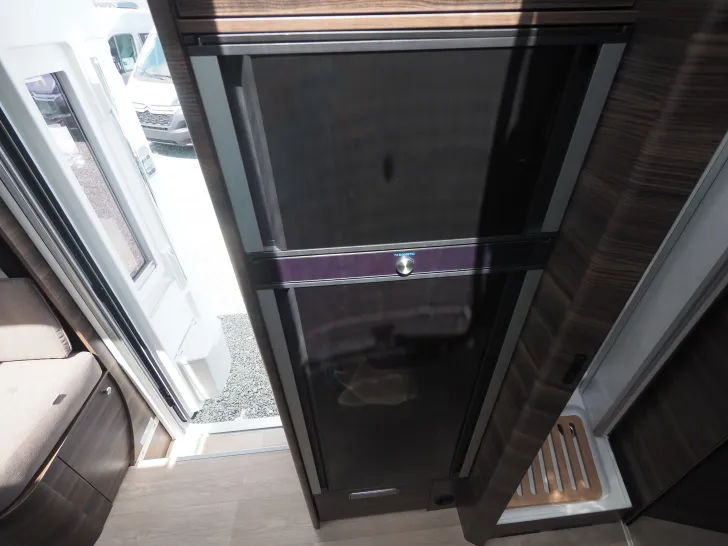 Fahrzeugbild Laika ECOVIP H 4109DS, 180 PS Autom., Tageszul. #11