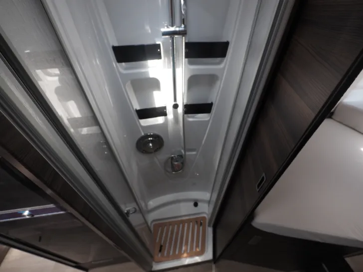 Fahrzeugbild Laika ECOVIP H 4109DS, 180 PS Autom., Tageszul. #14