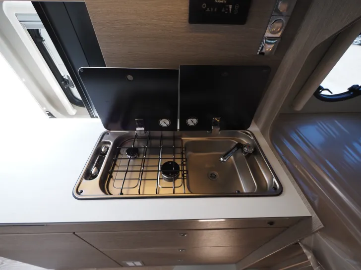 Fahrzeugbild Pössl 2Win RS Plus, Aufstelldach, Lounge & Easy Dr. #12