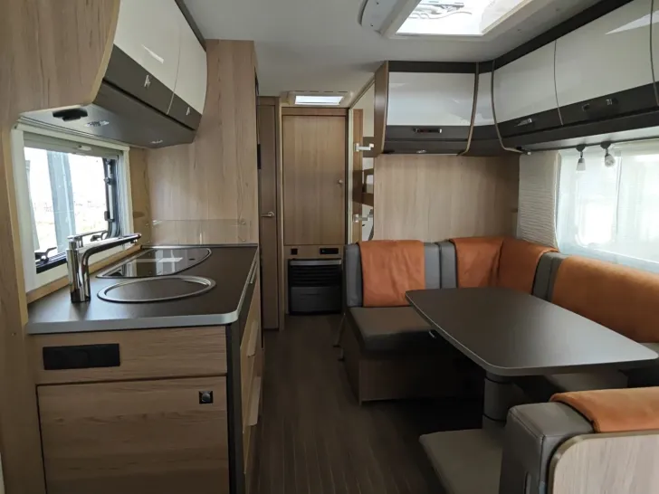 Fahrzeugbild Bürstner Averso 570 TK Top #8