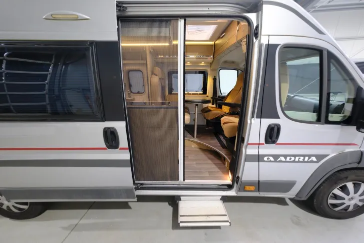 Fahrzeugbild Adria Twin 640 SLX Platinum/Einzelbetten/Klima/Solar #7