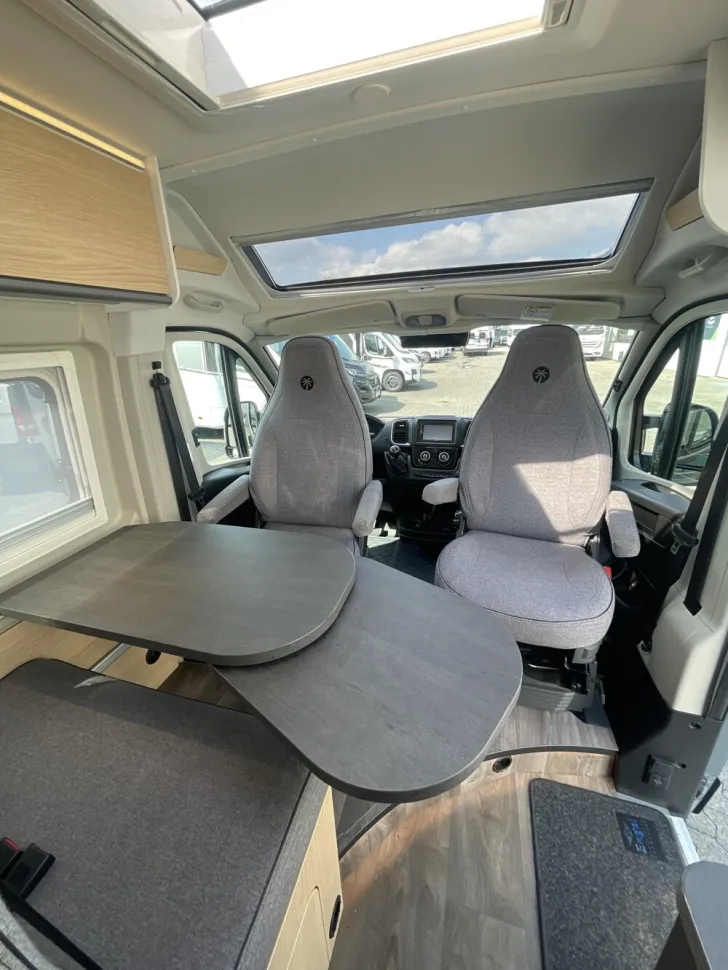 Fahrzeugbild Sunlight Cliff X 640 #10