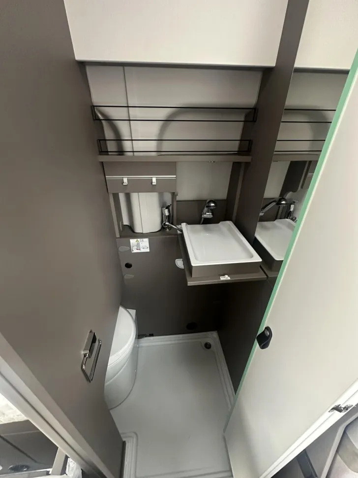 Fahrzeugbild LMC Innovan Ford 592 #10