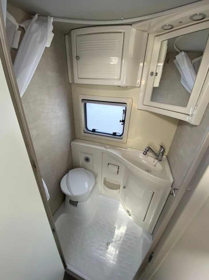 Fahrzeugbild Ahorn Camp Camp A 595 Nur 5,99 Meter lang, #7