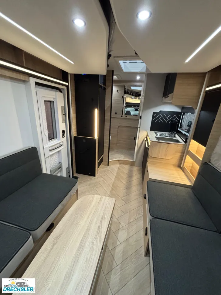 Fahrzeugbild Challenger 270 Graphite Edition #12