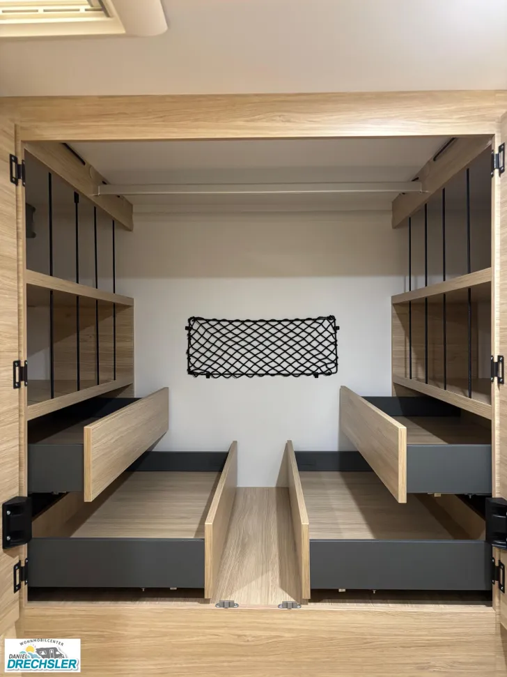 Fahrzeugbild Challenger 270 Graphite Edition #18