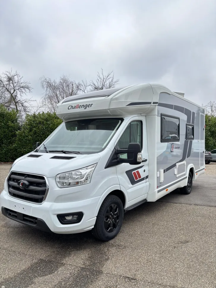 Fahrzeugbild Challenger 270 Graphite Edition #1