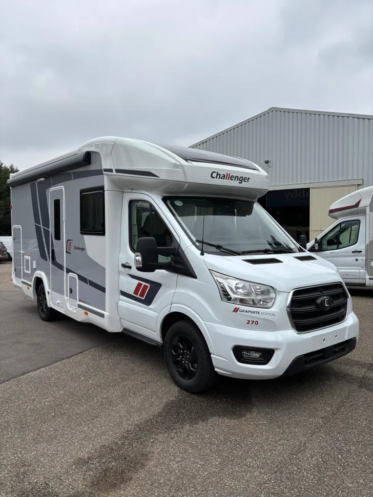 Fahrzeugbild Challenger 270 Graphite Edition #2