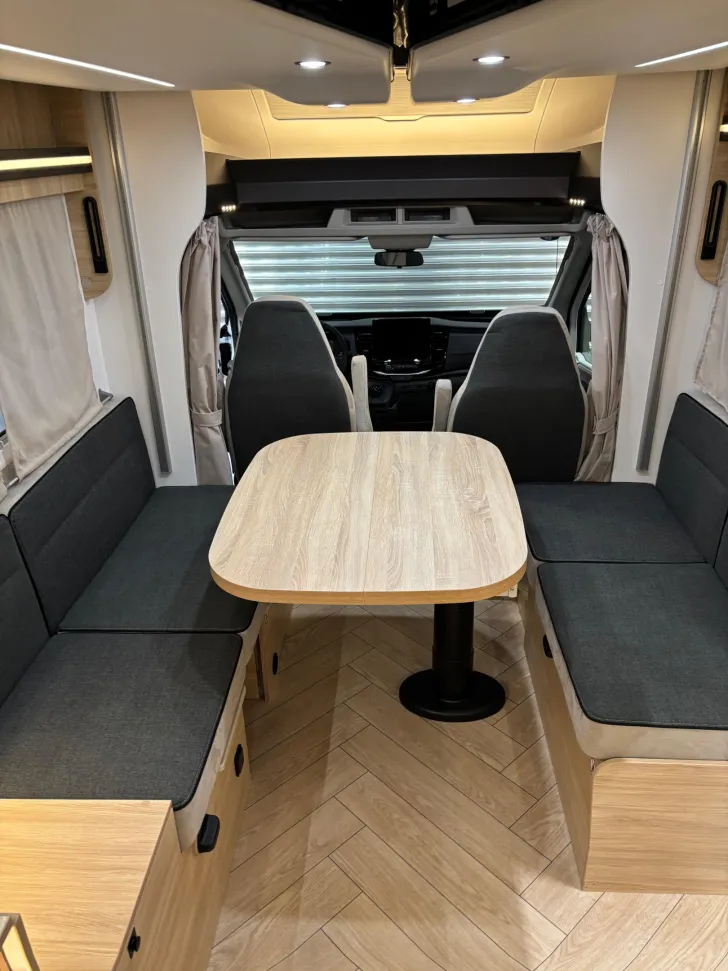 Fahrzeugbild Challenger 270 Graphite Edition #7