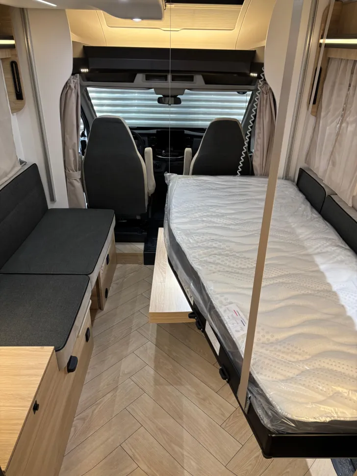 Fahrzeugbild Challenger 270 Graphite Edition #10