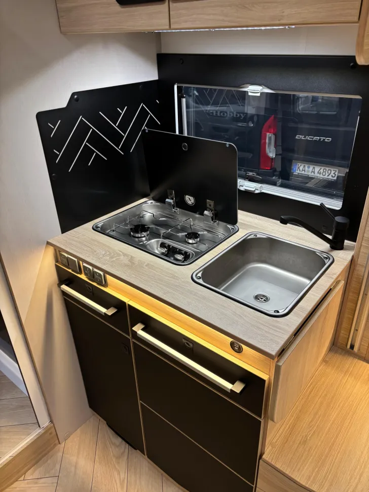 Fahrzeugbild Challenger 270 Graphite Edition #12