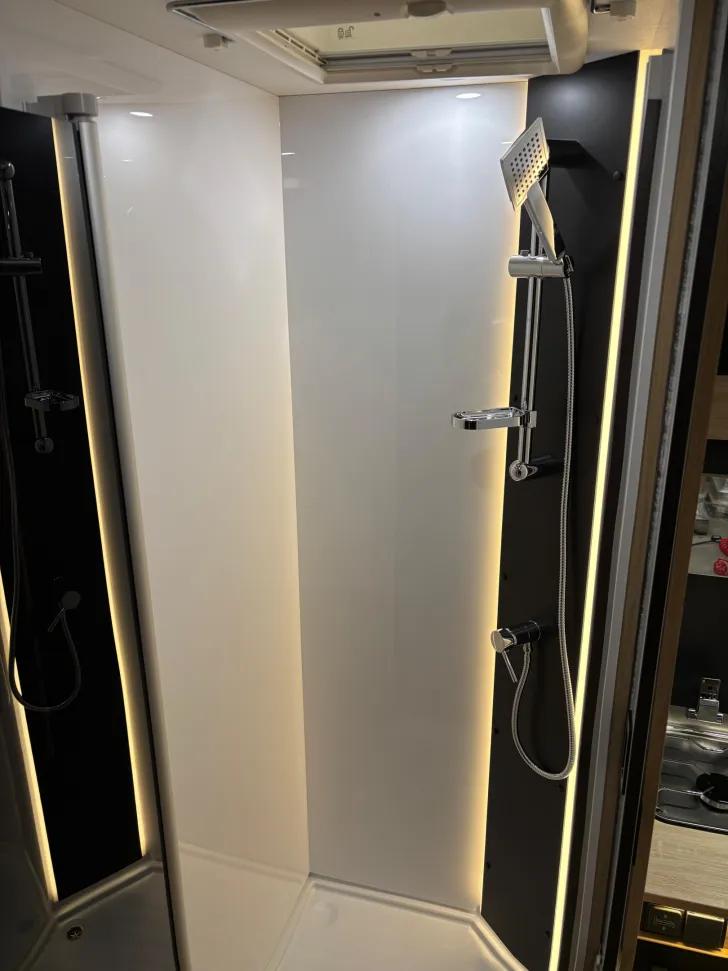 Fahrzeugbild Challenger 270 Graphite Edition #15