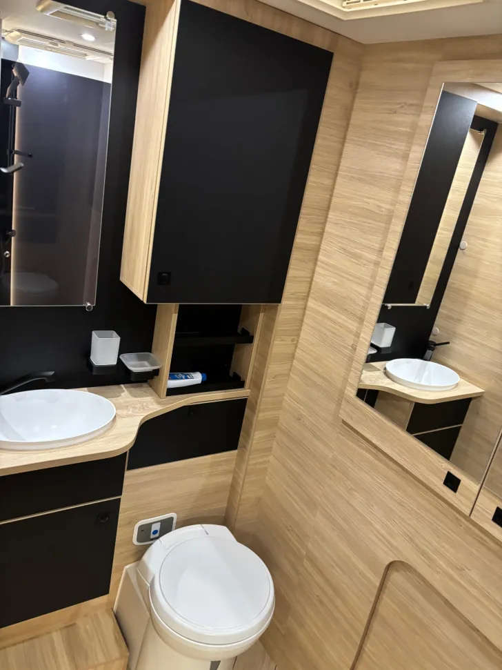 Fahrzeugbild Challenger 270 Graphite Edition #17