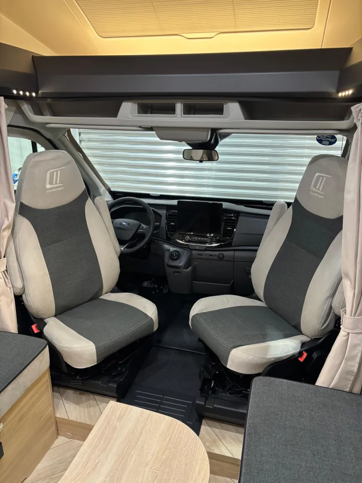 Fahrzeugbild Challenger 270 Graphite Edition #18