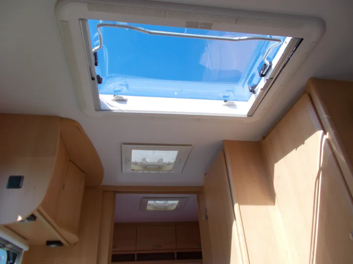 Fahrzeugbild Dethleffs Camper 430 DB mit Vorzelt #8