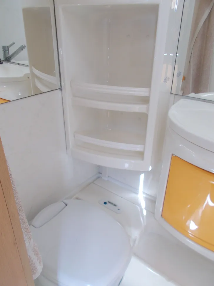 Fahrzeugbild Dethleffs Camper 430 DB mit Vorzelt #13