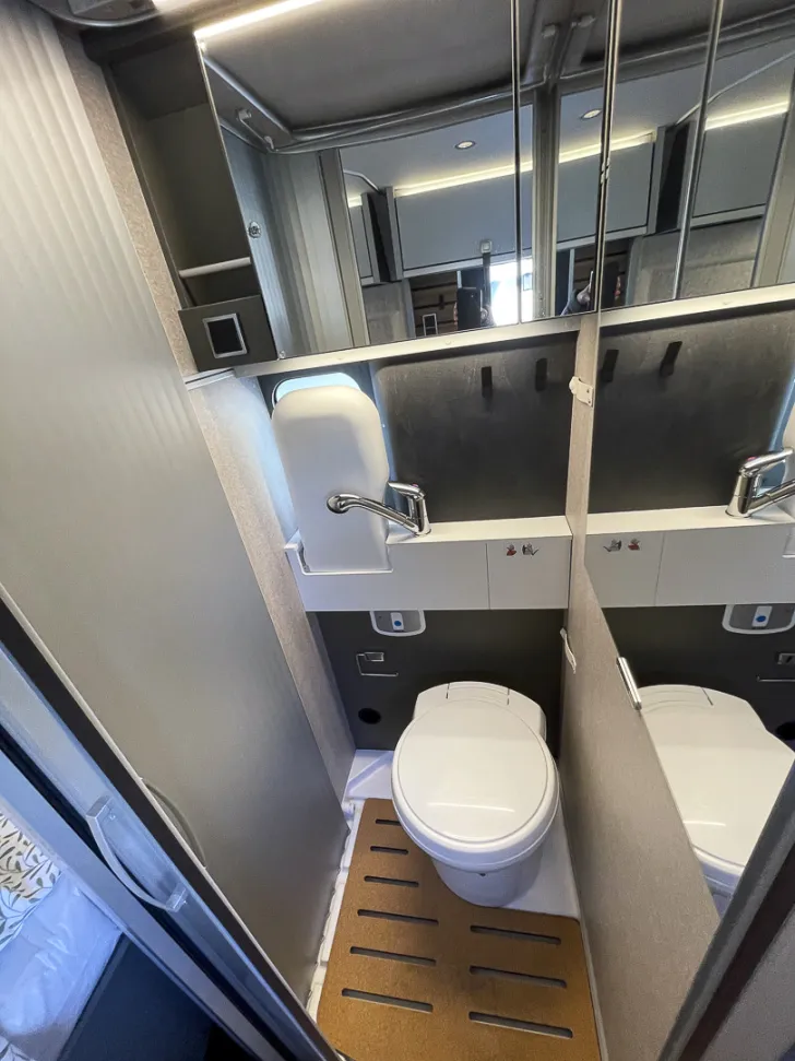 Fahrzeugbild Hymer Yosemite *Aufstelldach*Dieselheizung* #30