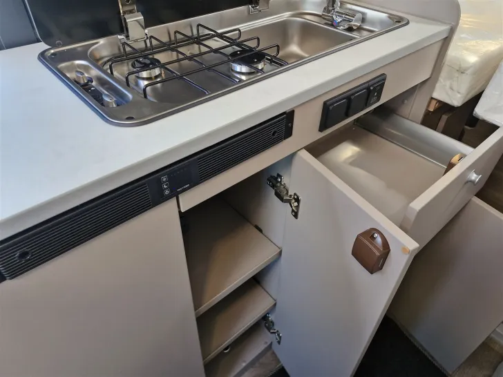 Fahrzeugbild Carado CV640 Entry *e.-Trittstufe*AWT isoliert/beheizt* #17