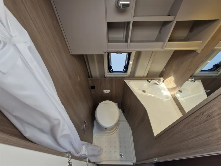 Fahrzeugbild Carado CV640 Entry *e.-Trittstufe*AWT isoliert/beheizt* #18