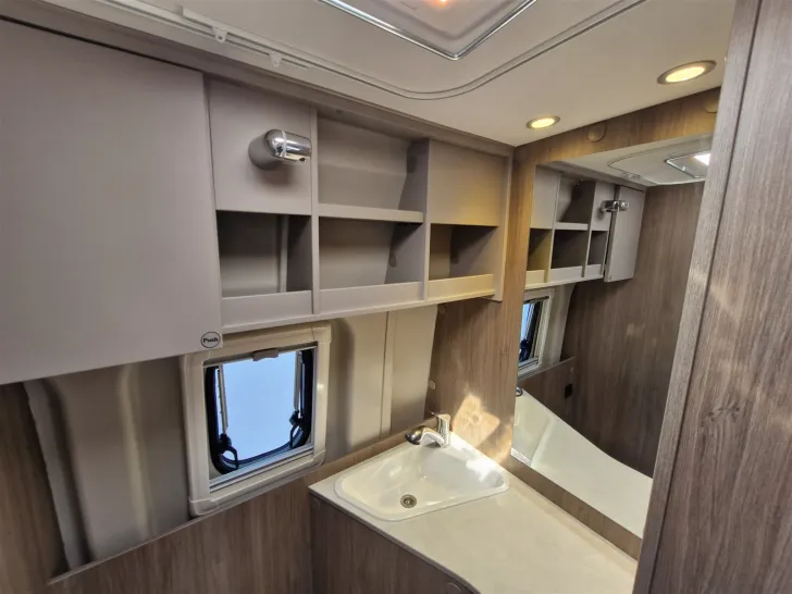 Fahrzeugbild Carado CV640 Entry *e.-Trittstufe*AWT isoliert/beheizt* #19